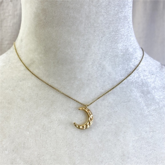 Dainty hammered matte gold tone crescent moon pendant - Picture 1 of 6